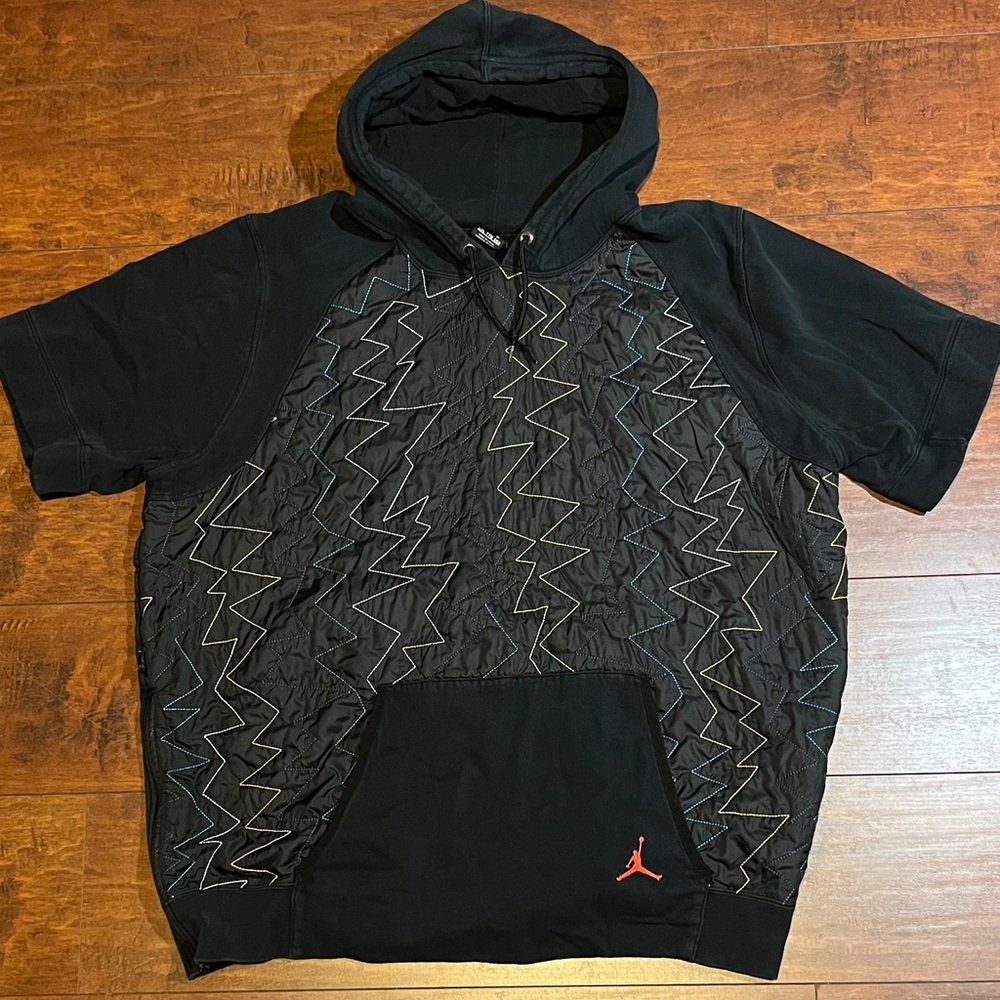Jordan 90’s Short Sleeve Hoodie with Zigzag Pattern